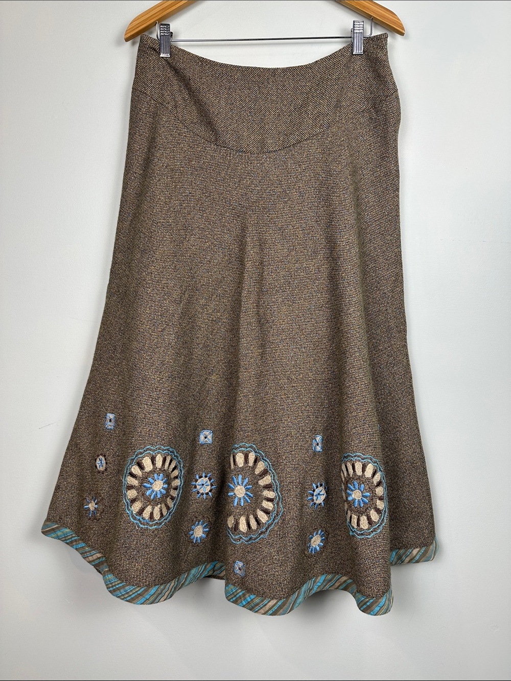 174. handmade wool like floral embroidered skirt.